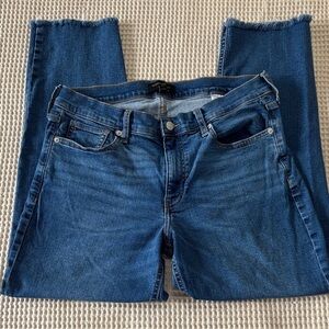 Banana Republic Mid-Rise Slim Cigarette Jeans Medium Wash Distressed Hem 31/12